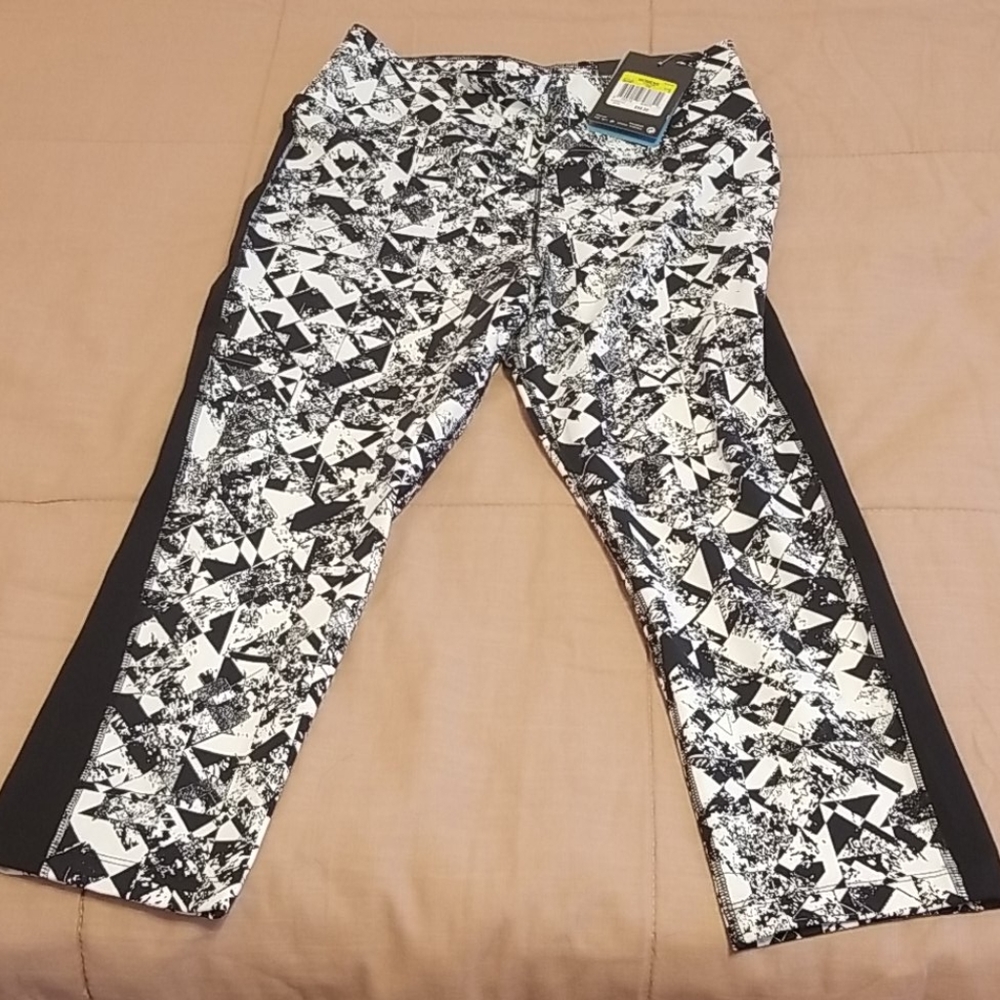 New Nike tight fit black pattern workout pants